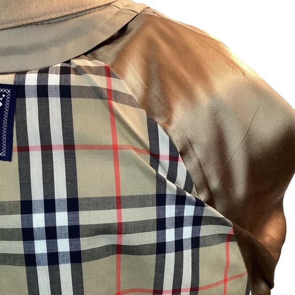 Burberry’s Nova Check Wool Lined Belted Trench Coat - Picture 9 of 16